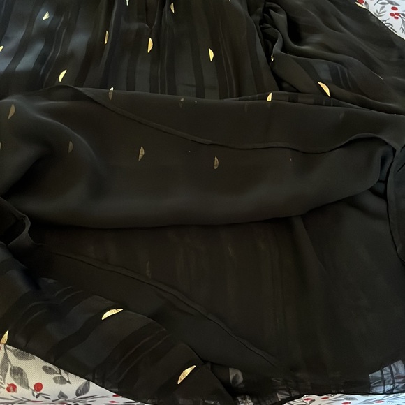 Zac & Rachel blouse. Size Large. Black and gold. - Picture 8 of 9